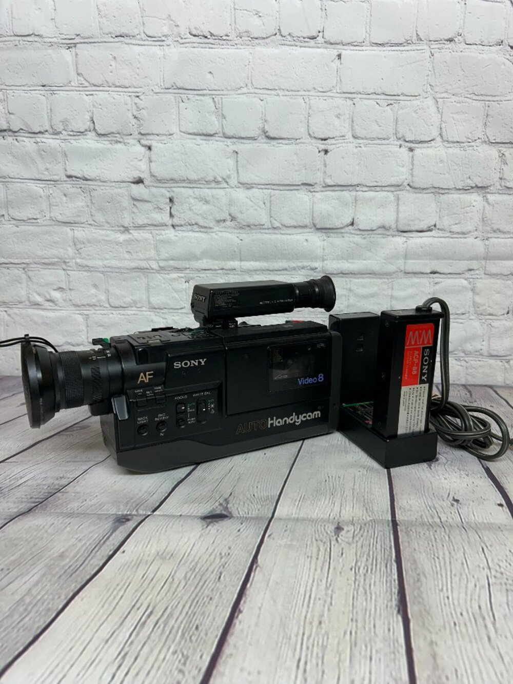 Vintage 1988 Sony Video 8 Camera Recorder CCD-V5 Auto HANDYCAM - UNTESTED AS IS